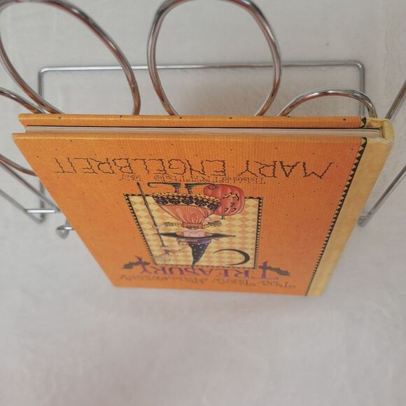 Vintage Mary Engelbreit's Tiny Teeny Halloweeny Treasury Hardcover Book 2001 - Picture 9 of 9